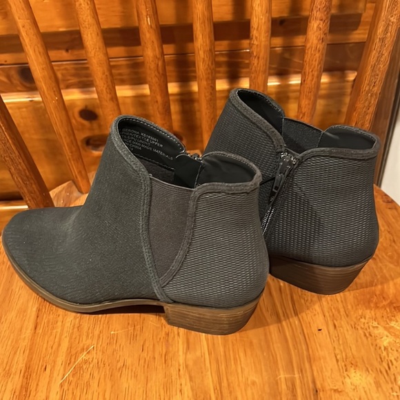 New Kensie Boots - Picture 7 of 16